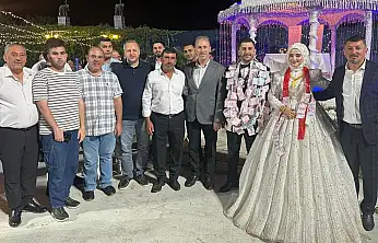 Siirt'te Özer ve Eres Ailelerinin Mutlu Günü: Yağmur ile Muammer Dünyaevine Girdi