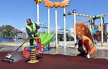 Siirt'te Park ve Yeşil Alanlarda Bakım Çalışmaları Sürüyor
