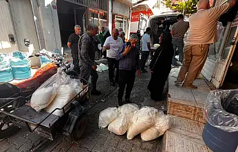 Siirt'te Peynir Kuyruğu: Vatandaşlar Sabahın Erken Saatlerinde Sıraya Giriyor - İşte 1 Kilo Peynirin Kilosu?