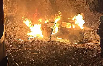 Siirt'te Seyir Halindeki Otomobil Alev Alev Yandı