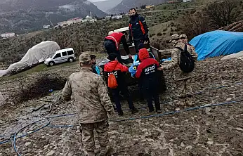 Siirt'te şiddetli yağış, hayvancılık yapan ailenin çadırlarını yerle bir etti: 20 kişi güvenli bölgeye alındı