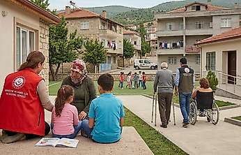 Siirt'te Sosyal Hizmetler Sessiz Sedasız Binlerce Hayata Dokunuyor: Eksikleri Tamamlamak Siyasilerin İşi…