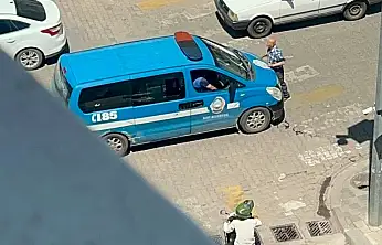Siirt'te Tablasına El Konulan Seyyar Satıcı Zabıta Aracının Önüne Atladı