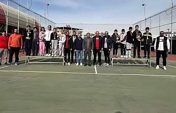 Siirt'te Tenis Yıldızlar Müsabakalarında Dereceye Giren Okullar Belli Oldu