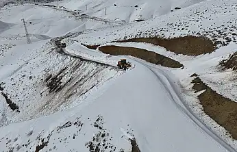 Siirt'te Tipi nedeniyle kapanan köy yolları yeniden ulaşıma açıldı