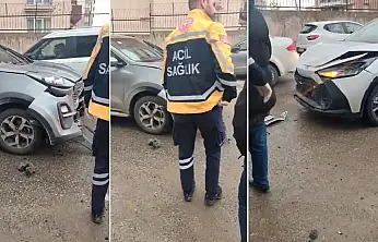 Siirt'te Trafik Kazası: İki Araç Kafa Kafaya Çarpıştı