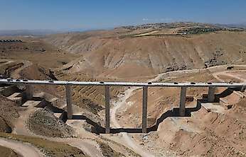 Siirt'te Ulaşım Yatırımları Sahada İncelendi: Havalimanı, Kezer Köprüsü ve Pervari Yolu Çalışmalarında Son Durum Açıklandı