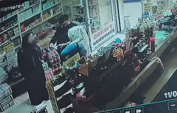 Siirt'te Vatandaşın Düşürdüğü Kartla 3 Bin Liralık Harcama Yapan 2 Kadın Her Yerde Aranıyor!