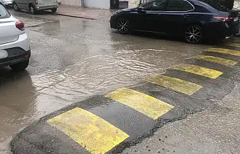 Siirt'te Yağış Etkili Oldu: Bazı Sokaklarda Göletler Oluştu