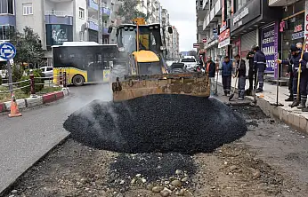 Siirt'te yağış sonrası bozulan yollarda bakım çalışmaları sürüyor