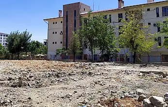 Siirt'te Yıkılan Salih Omurtak Ortaokulu İçin Velilerden Çağrı: Öğrenci Mağduriyeti Son Bulsun