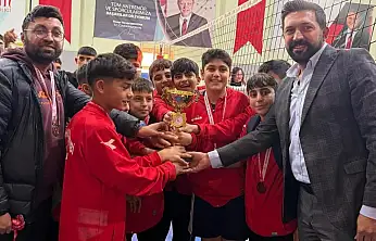Siirt'te Yıldızlar Voleybol Müsabakaları Tamamlandı! İşte Şampiyon Olan Okullar