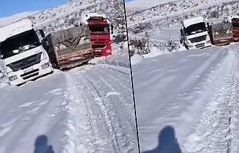 Siirt'te yoğun kar yağışı TIR'ları yolda bıraktı: Sürücüler yardım bekliyor