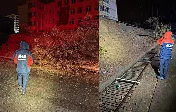 Siirt'te yoğun yağış nedeniyle iki okulun istinat duvarı çöktü, eğitime ara verildi