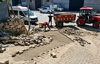 Siirt'te Yol Yenileme Çalışmaları Barış Mahallesi'nde Sürüyor