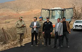 Siirt Tillo Kaymakamı Çanakcıoğlu, Ansuç Mezrası'ndaki Asfalt Çalışmalarını İnceledi