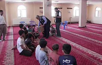 Siirt Umut Kervanı'ndan Yaz Kur'an Kursu Öğrencilerine Dondurma İkramı