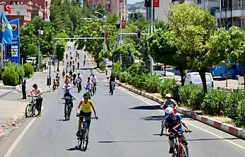 Siirt Valisi Kızılkaya Gençlerle Birlikte Pedal Çevirdi
