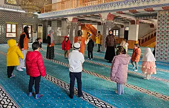 Siirt Yeni Mahalle Camii'nde çocuklara iyilik temalı etkinlik