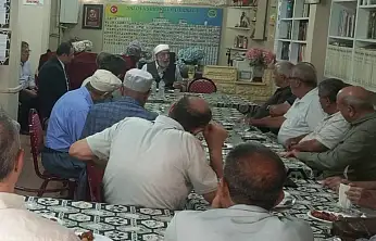 Siirtli Âlim Şeyh Muiniddin Aydın, Yalova Siirtliler Derneği'ni Ziyaret Etti: İlim ve İrfan Üzerine Sohbet Etti