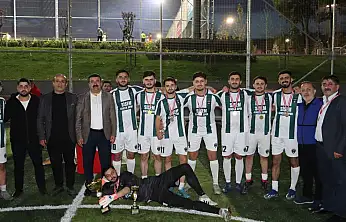 Siirtli Gençlerin Takımı İstanbul Ümraniye Futbol Turnuvasında Şampiyon Oldu
