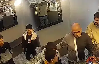 Siirtli iki çocuk, İstanbul'da buldukları 1 milyon 300 bin liralık altını sahibine teslim etti