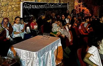 Sinema Köylere Taşındı: Siirt'te Çocuklar İlk Kez Açık Havada Film İzledi