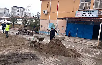 Sümer Mahallesi İlkokulu bahçesi yenilendi