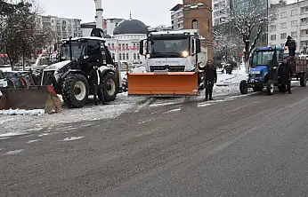 Yoğun kar öncesi ekipler sahaya indi, hazır bekliyor