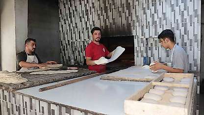 Cizre'de kavurucu sıcaklık: Dışarıda 55, fırının önünde 80 derece