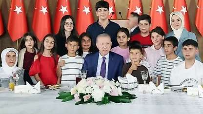Cumhurbaşkanı Erdoğan, Siirtli Şehit Uzman Çavuş Kürşat Güneş'in Kızı İrem Güneş'i Ağırladı