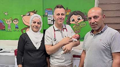 Siirt'te 20 yıllık evlat hasreti sona erdi: 17 kez düşük yapan çift bebeklerine kavuştu