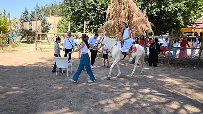 Siirt'te Yaz Okulu Öğrencileri İlk Kez Ata Bindi
