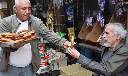 20 Yıl Simit Sattı, 49 Yaşında Sağlık Bakanlığı'na Atandı! Annesi İnanmadı