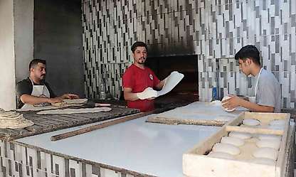 Cizre'de kavurucu sıcaklık: Dışarıda 55, fırının önünde 80 derece