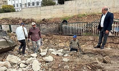 Siirt Eruh'ta TOKİ Yolunda Kilit Parke ve Taş Duvar Çalışması Başladı
