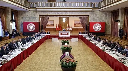 Bahçeli'nin Çağrısının Ardından Kritik Adım: Süreç Komisyonu'ndan 'İmralı Oylaması' Kararı! Kalın'ın Sunumu Sonrası 'En Kısa Sürede Gidiyoruz' Açıklaması