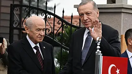 Cumhurbaşkanı Erdoğan: 'Bahçeli ile aramızda hiçbir sıkıntı yok' – Uçakta gündeme dair çarpıcı açıklamalar!