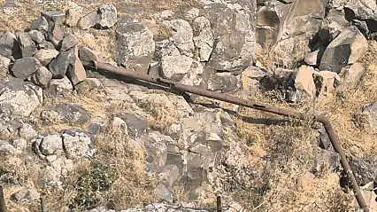 Kurtalan'da Kanalizasyon Sorunu Tepki Çekiyor: Atık Sular Köy İçine Yayılıyor