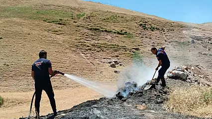 Kurtalan'da Yol Kenarında Çıkan Yangın Ekinlere Ulaşmadan Söndürüldü