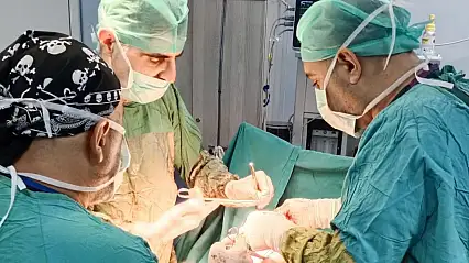 Özel Siirt Hayat Hastanesi'nde Zorlu Diyafram Hernisi Ameliyatı Başarıyla Tamamlandı