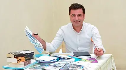 Selahattin Demirtaş Devlet Bahçeli'nin Sözlerine Cevap Verdi: 'Önce Barış, Önce Barış'