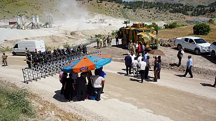 Siirt Baykan'da Köylüler Şantiye Yolunu Kapattı, Köprü ve Yol Talep Etti