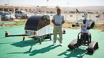 Siirt Baykanlı Burhan Canpolat, Kendi İmkânlarıyla Geliştirdiği Uçan Araba ve Robot Askeri TEKNOFEST'te Sergiliyor