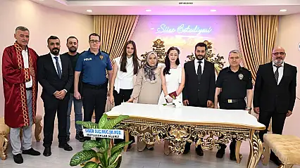 Siirt Emniyet Müdürü Özdemir, Polis Çiftin Nikâh Törenine Katıldı