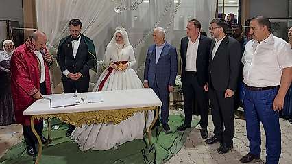 Siirt Eruh'ta Teğin Ailesinin Mutlu Günü: Genç Çiftin Nikâhına Protokol Şahitlik Etti