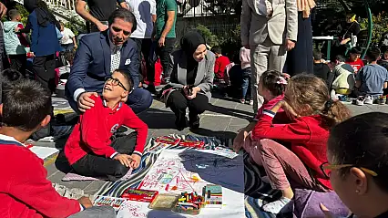 Siirt Mehmetçik İlkokulu'nda ''Aile Yılı'' Kapsamında Resim Çizim Şenliği Düzenlendi