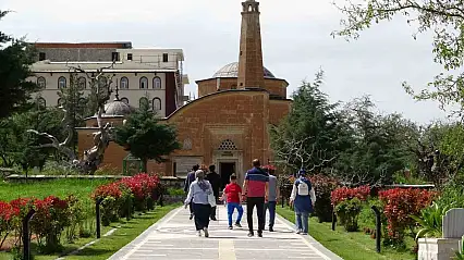 Siirt'te Binlerin Ziyaret Ettiği Türbe İçin Kritik Karar: 15 Gün Kapatılıyor