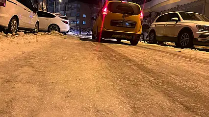 Siirt'te Ciddi Buzlanma Uyarısı: Cadde ve Sokaklar Risk Oluşturuyor