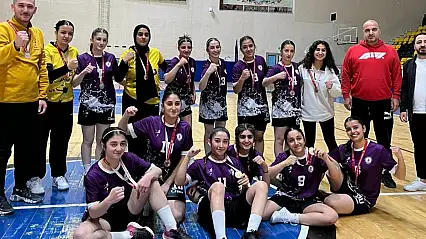 Siirt'te Düzenlenen Hentbol Müsabakalarında Hakkâri Spor Lisesi Birinci Oldu